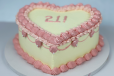1kg cream cake with vintage pipings