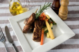 Tenderloin Espetadas with garlic vegetables(300gms)
