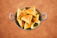 Spinach Sambousek 6 Pieces Fresh