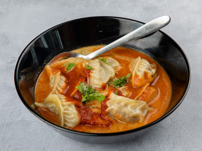 Everest Momo