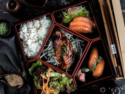 
                                Traditional Sushi Box