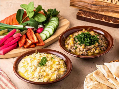 
                                Foul w Hummus